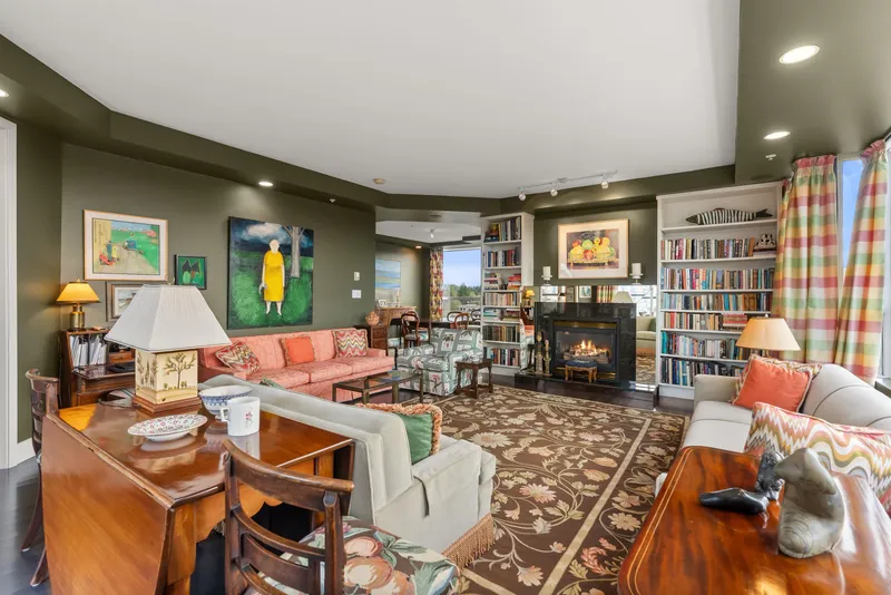 8 2838 BIRCH STREET - photo 2 of 25