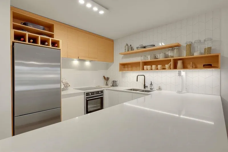 305 4868 FRASER STREET - photo 2 of 25