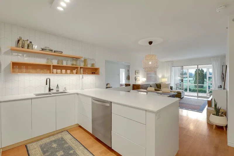 305 4868 FRASER STREET - photo 4 of 25