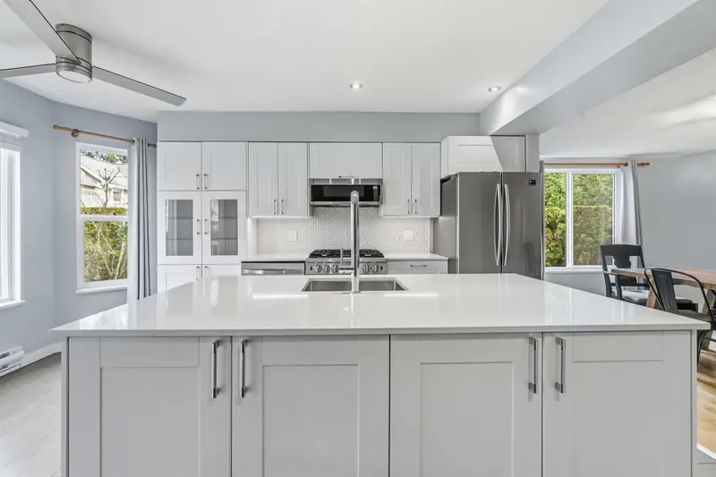 5 1135 LANSDOWNE DRIVE - photo 3 of 25