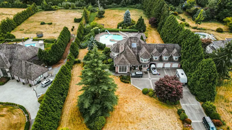 21398 78 AVENUE - photo 2 of 10