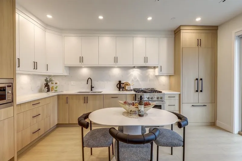 2 3695 E 26TH AVENUE - photo 3 of 25