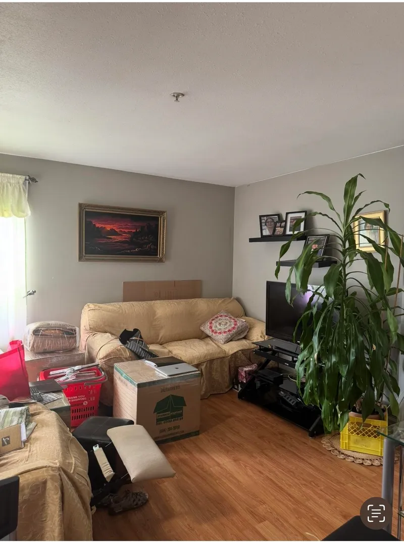 302 688 E 56TH AVENUE - photo 3 of 17