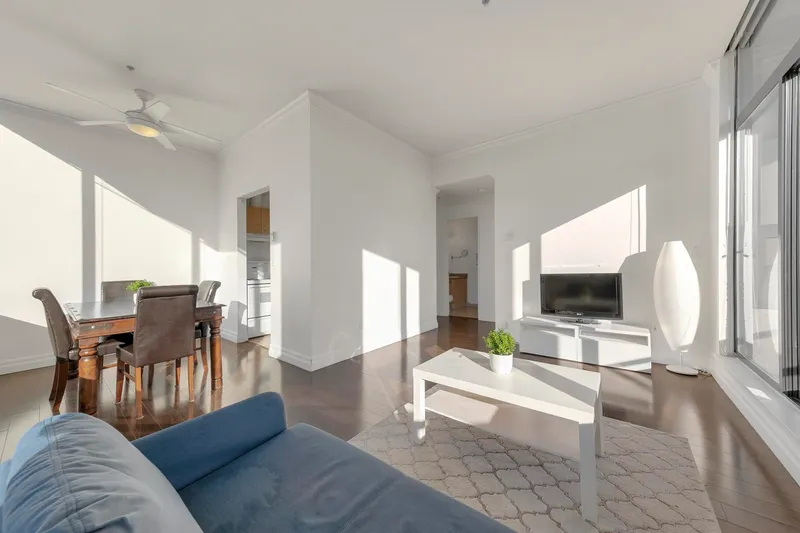 908 1010 HOWE STREET - photo 2 of 25