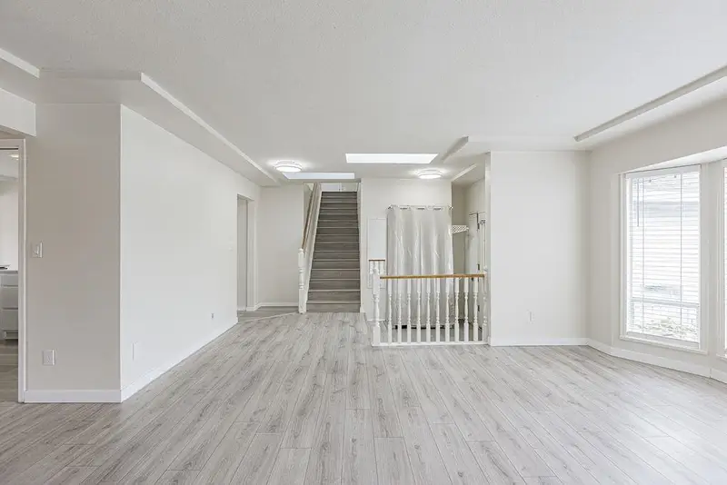 13285 98 AVENUE - photo 4 of 25