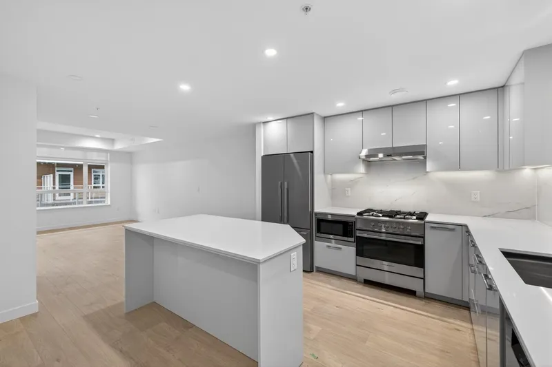 11 10333 RIVER DRIVE - photo 2 of 19