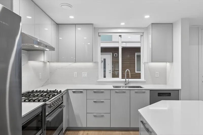 11 10333 RIVER DRIVE - photo 3 of 19