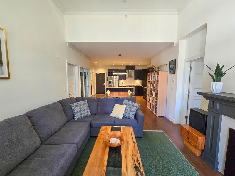 305 15145 36 AVENUE - photo 2 of 25