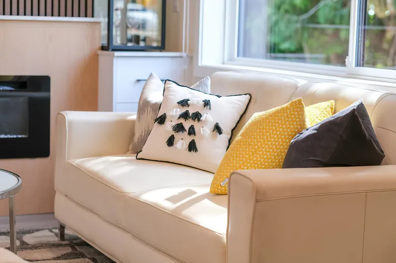 7620 GILLEY AVENUE - photo 4 of 25