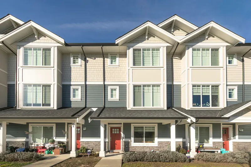 7 7410 194 STREET - photo 1 of 20