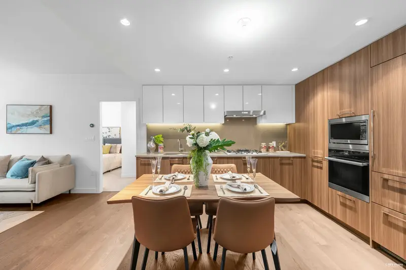 605 8160 MCMYN WAY - photo 3 of 25