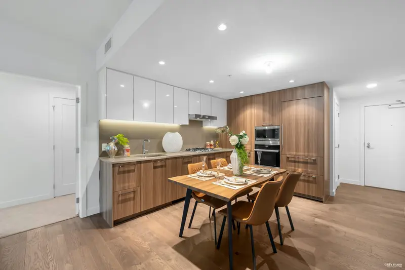 605 8160 MCMYN WAY - photo 4 of 25