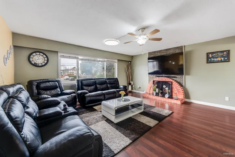 13553 84 AVENUE - photo 1 of 19