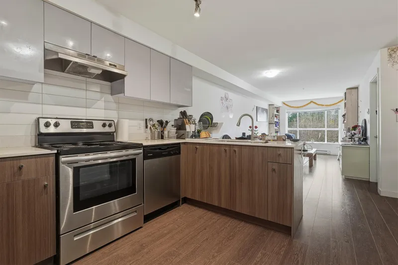 313 10688 140 STREET - photo 2 of 25