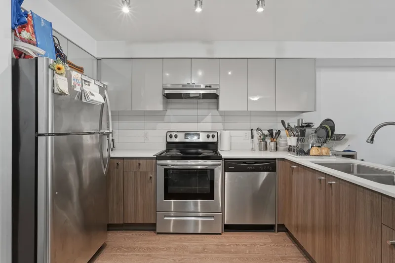 313 10688 140 STREET - photo 3 of 25