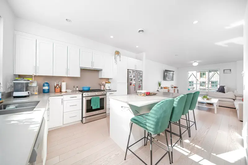 2 16760 25 AVENUE - photo 3 of 25