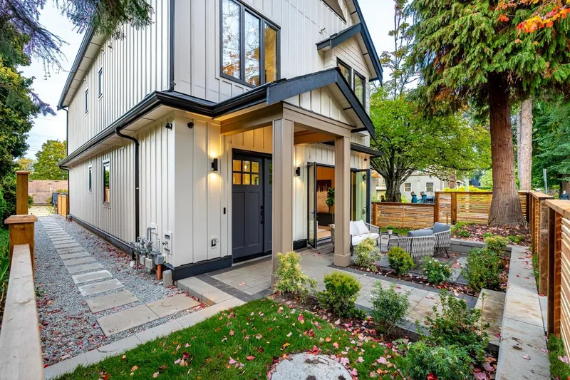 487 E 31 AVENUE - photo 3 of 21