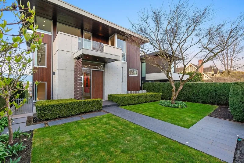 2705 W 30TH AVENUE - photo 2 of 25