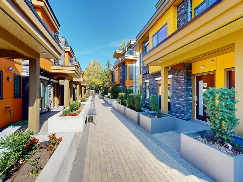 38 7567 OAK STREET - photo 2 of 25