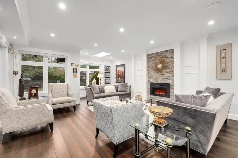 13330 20 AVENUE - photo 4 of 25