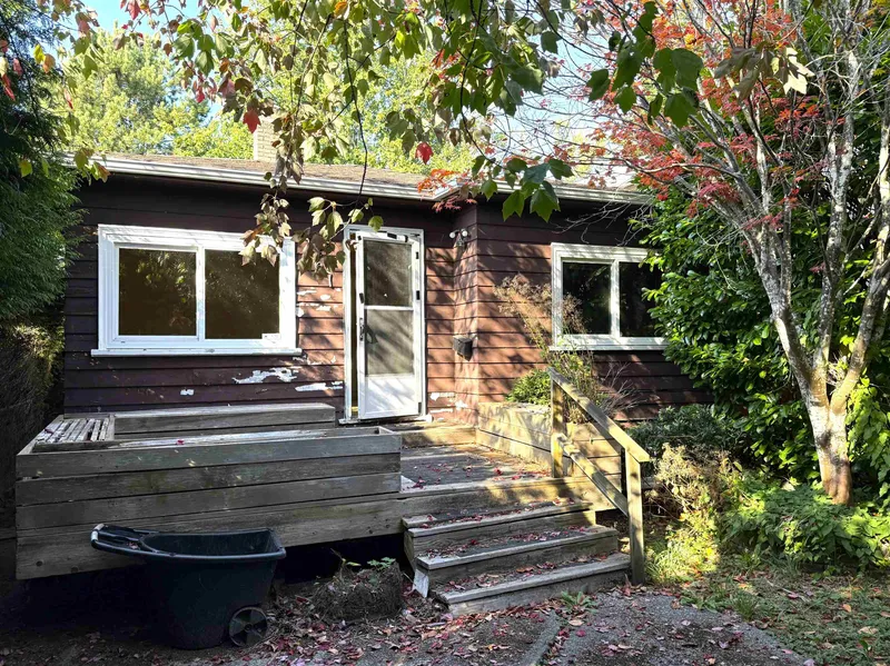 467 E 43RD AVENUE - photo 2 of 16