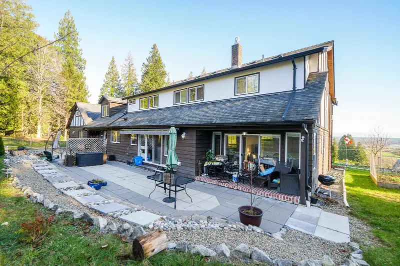 7639 MORRISON CRESCENT - photo 2 of 8