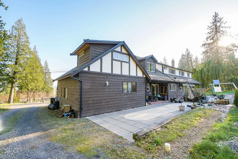 7639 MORRISON CRESCENT - photo 3 of 8