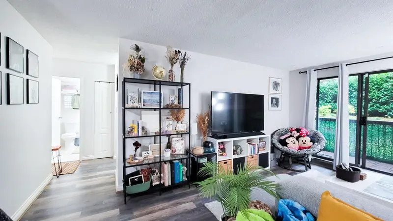 107 620 EIGHTH AVENUE - photo 4 of 25