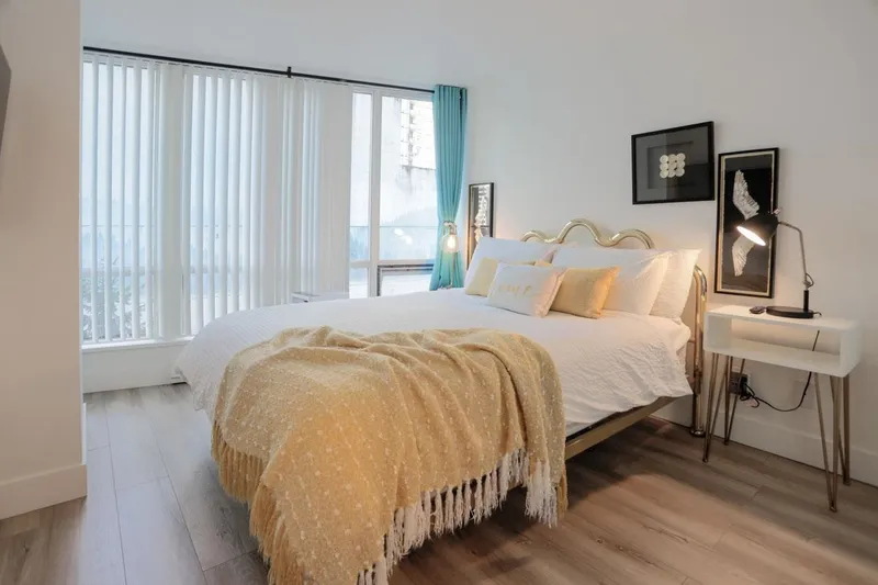 805 1166 MELVILLE STREET - photo 3 of 14