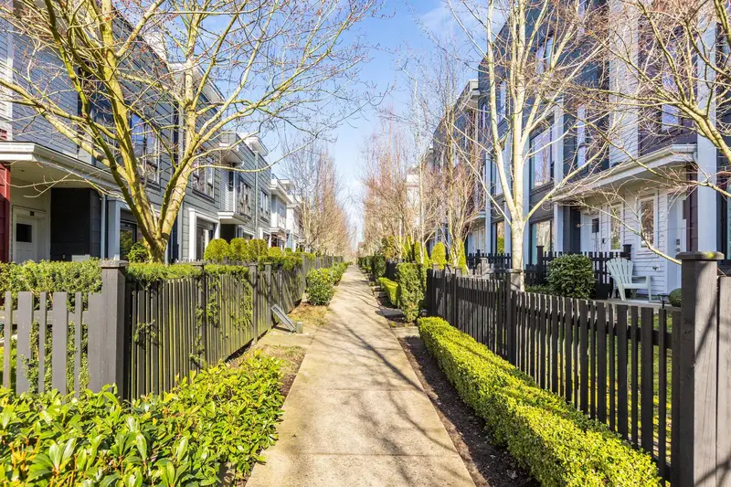 198 2277 OAK MEADOWS DRIVE - photo 2 of 25