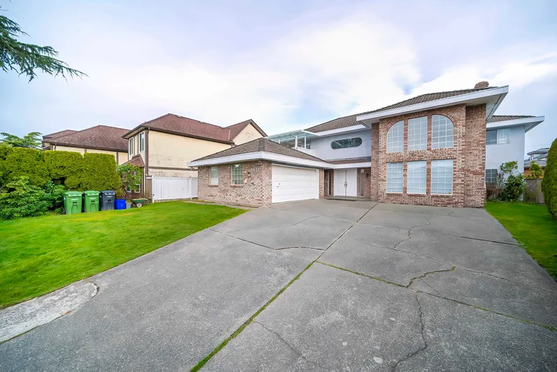 5611 HOLT AVENUE - photo 2 of 25