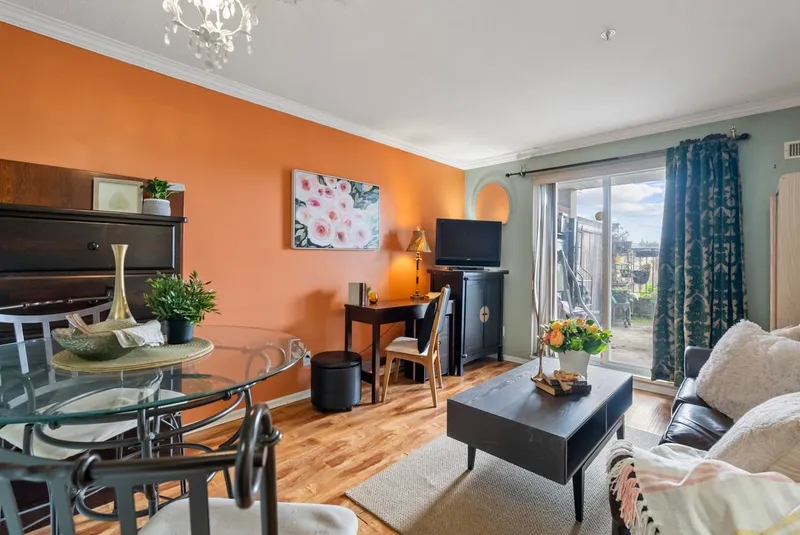 202 868 KINGSWAY WAY - photo 1 of 13