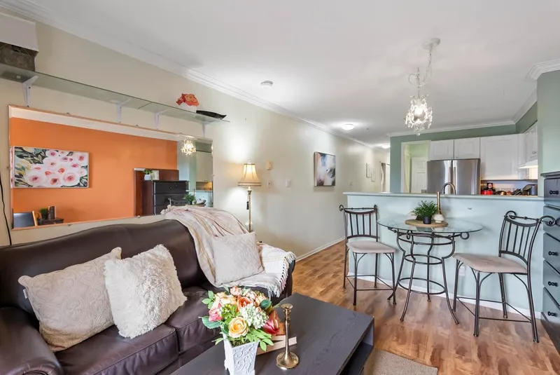 202 868 KINGSWAY WAY - photo 2 of 13