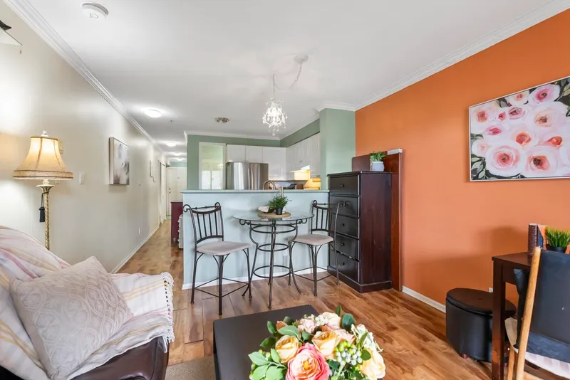 202 868 KINGSWAY WAY - photo 3 of 13