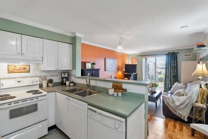 202 868 KINGSWAY WAY - photo 4 of 13