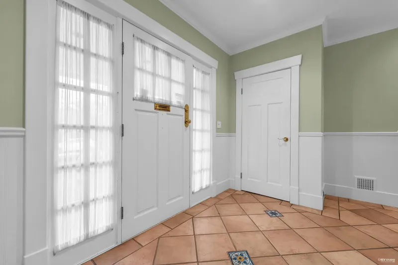 7708 HEATHER STREET - photo 4 of 25