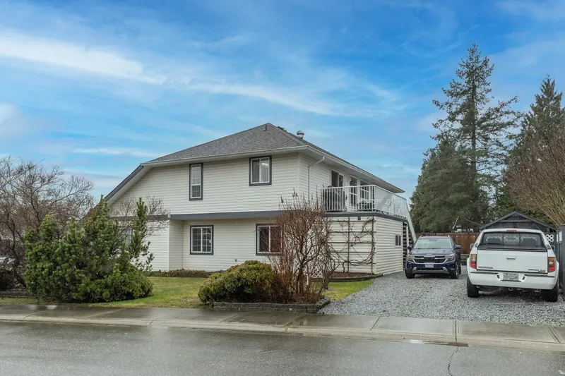 33753 BEST AVENUE - photo 2 of 25