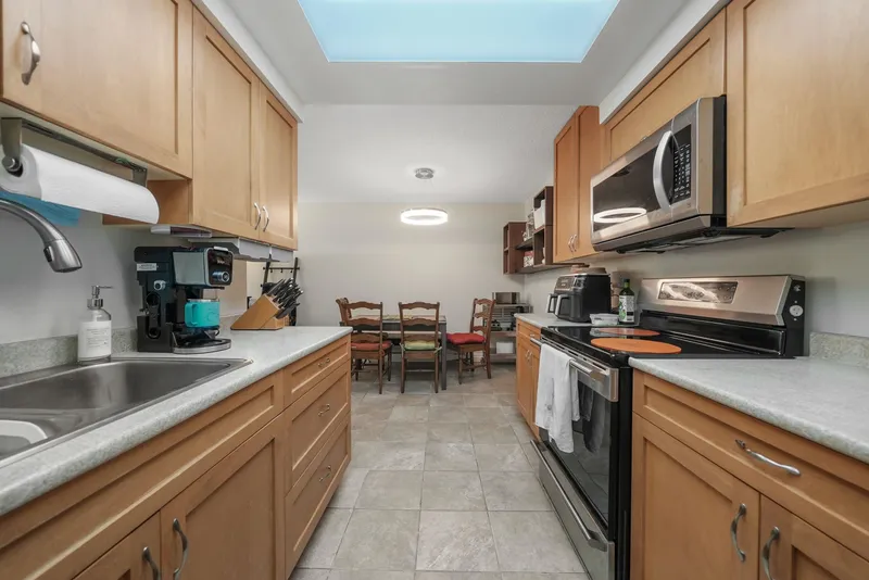 201 444 E 6TH AVENUE - photo 3 of 17