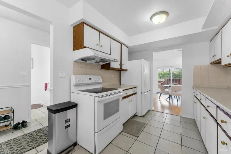 42 13990 74 AVENUE - photo 4 of 15