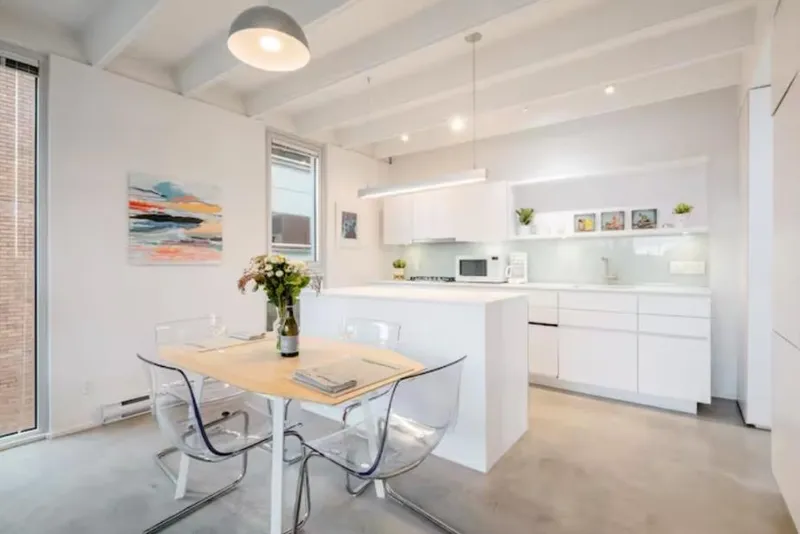 701 219 E GEORGIA STREET - photo 2 of 25