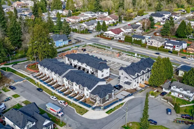 7 12770 105 AVENUE - photo 2 of 25