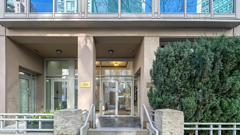 701 1318 HOMER STREET - photo 3 of 25