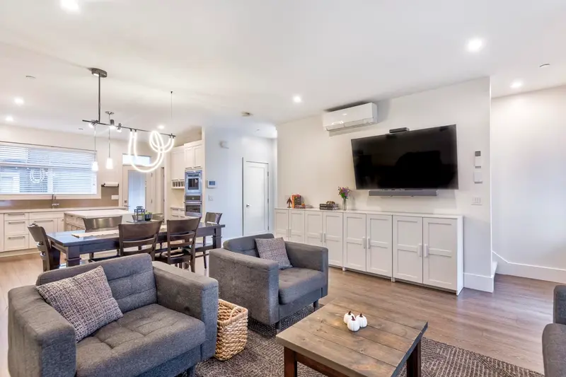 42 7665 209 STREET - photo 3 of 25