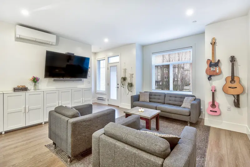 42 7665 209 STREET - photo 4 of 25