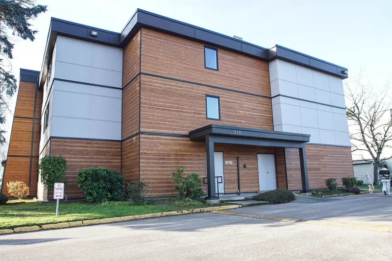 112 3411 SPRINGFIELD DRIVE - photo 4 of 21