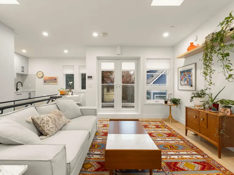 517 E 11TH AVENUE - photo 4 of 24