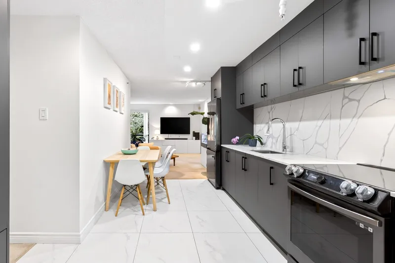 318 1500 PENDRELL STREET - photo 3 of 25