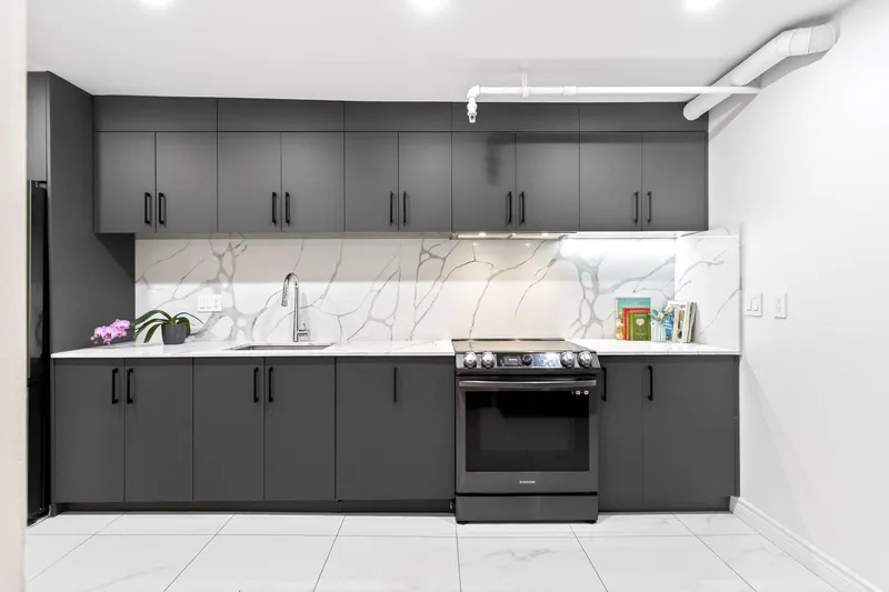 318 1500 PENDRELL STREET - photo 4 of 25