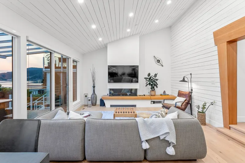 1122 IOCO ROAD - photo 4 of 25