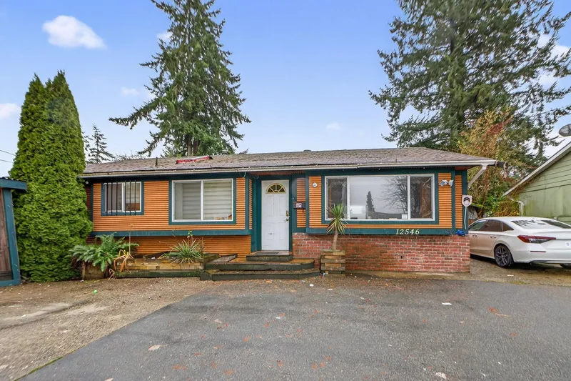 12546 96 AVENUE - photo 2 of 25